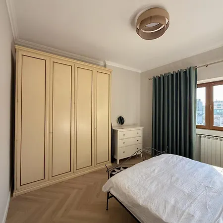 Stylish Ultra-central In